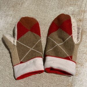 Argyle Patterned Mittens - Red and Brown